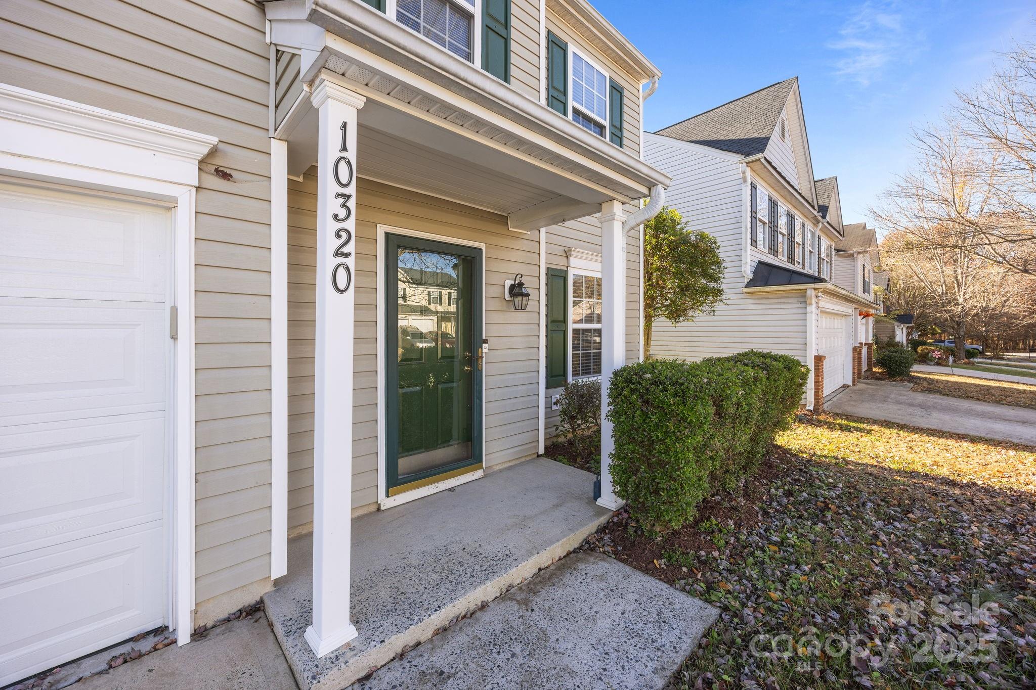 10320 Wakerobin Lane