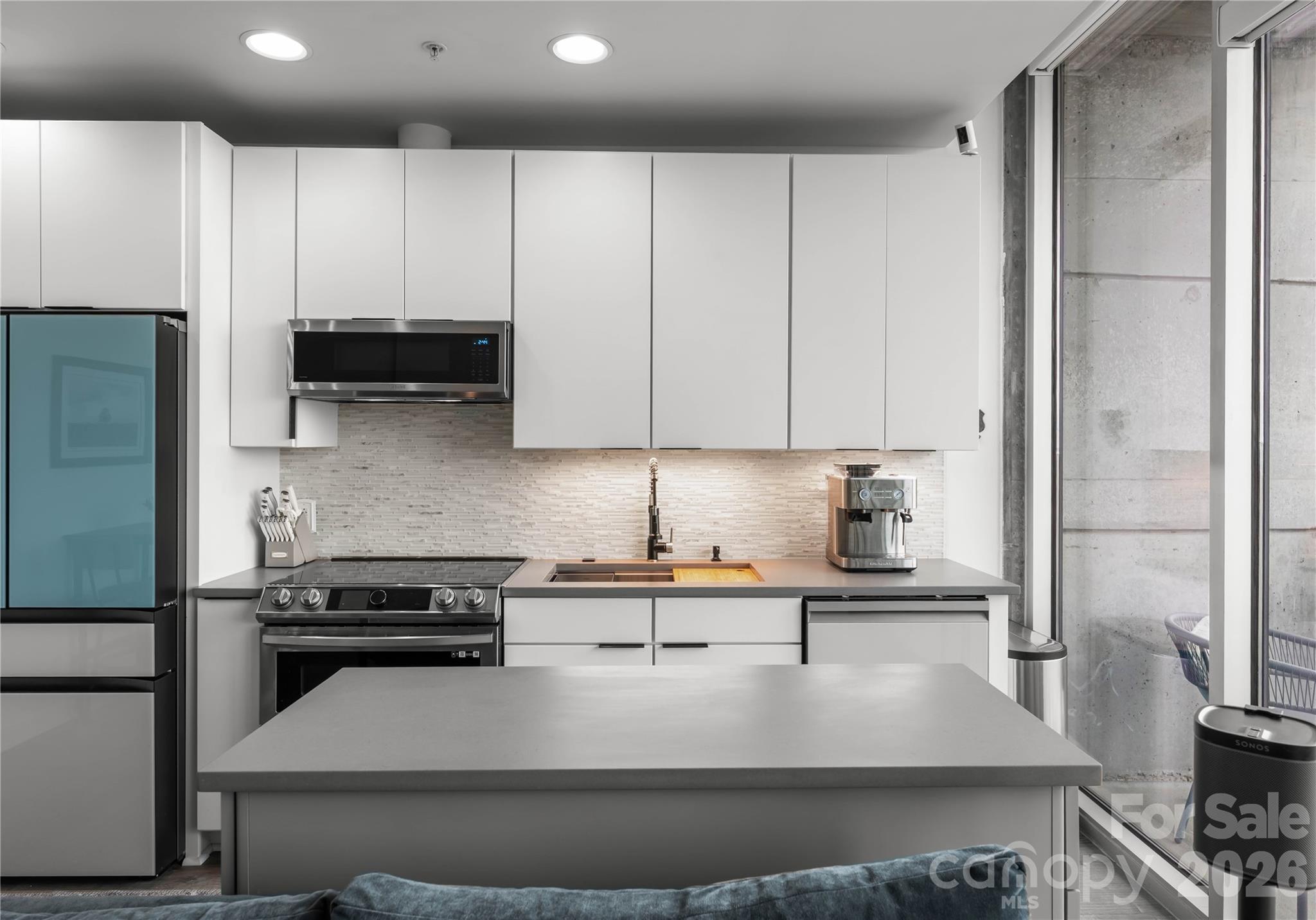 Avenue Condominiums - Residential