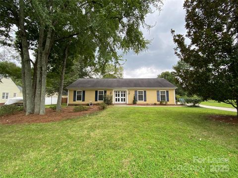 Photo of 1025 Thornsby Lane, Matthews, NC 28105 (MLS # 4293013)