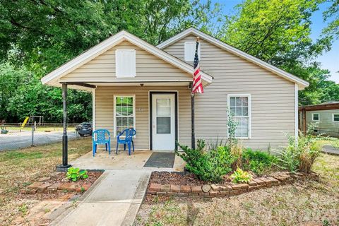 Photo of 207 Morris Street, Kings Mountain, NC 28086 (MLS # 4406963)