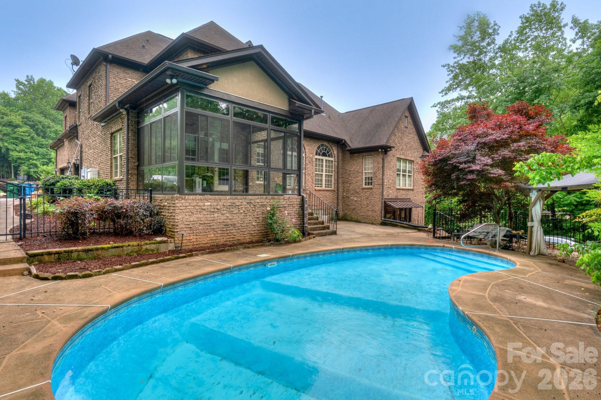 6543 Robin Hollow Drive