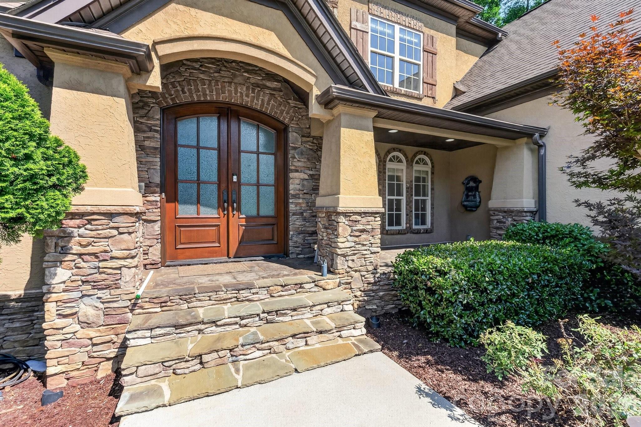 6543 Robin Hollow Drive