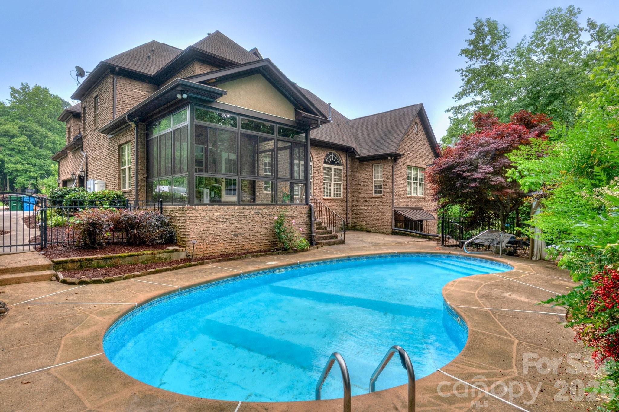 6543 Robin Hollow Drive