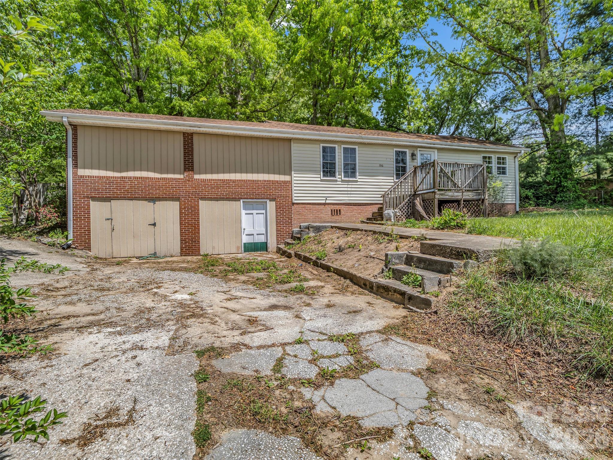 1916 Old Spartanburg Road