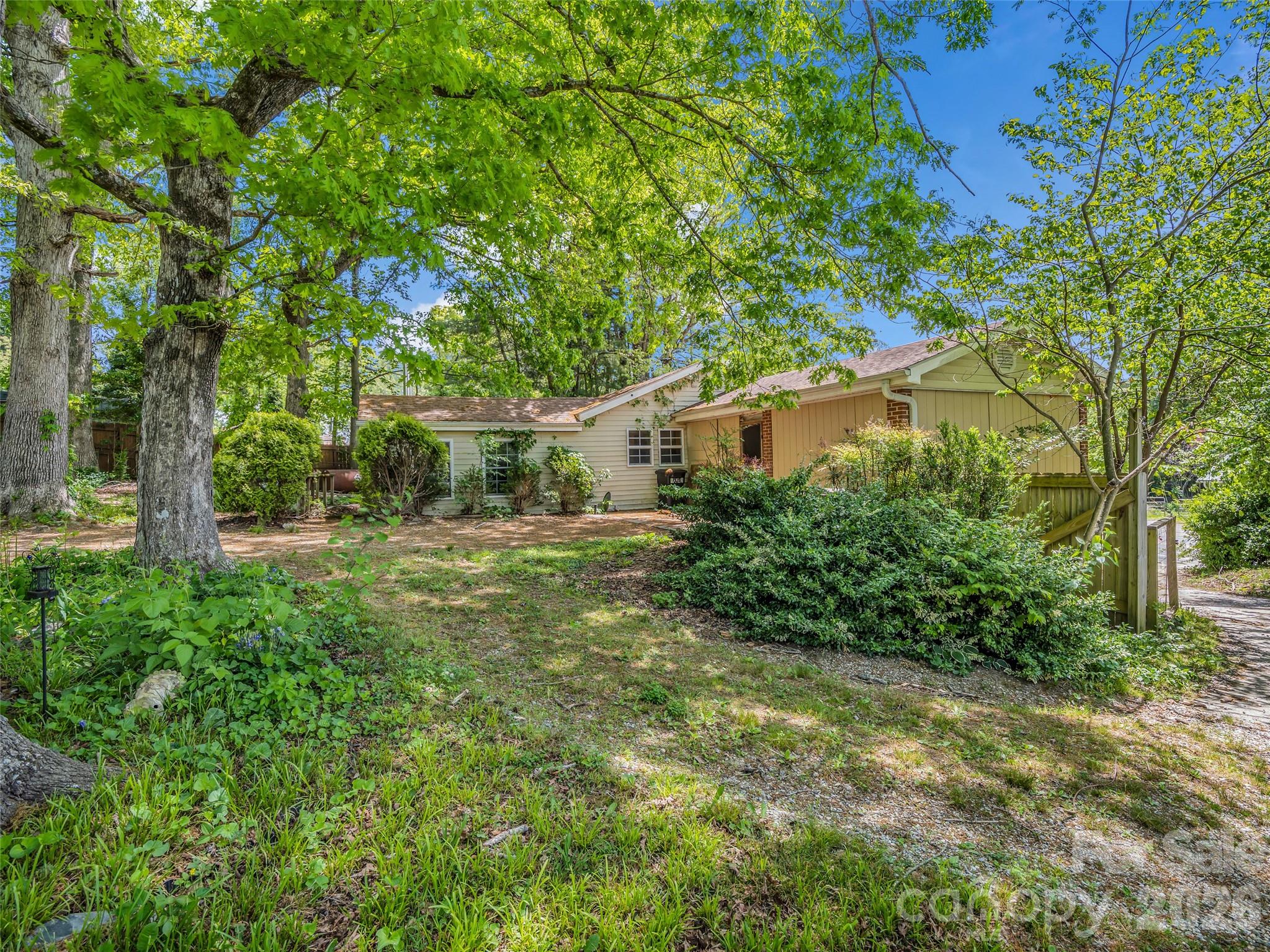 1916 Old Spartanburg Road
