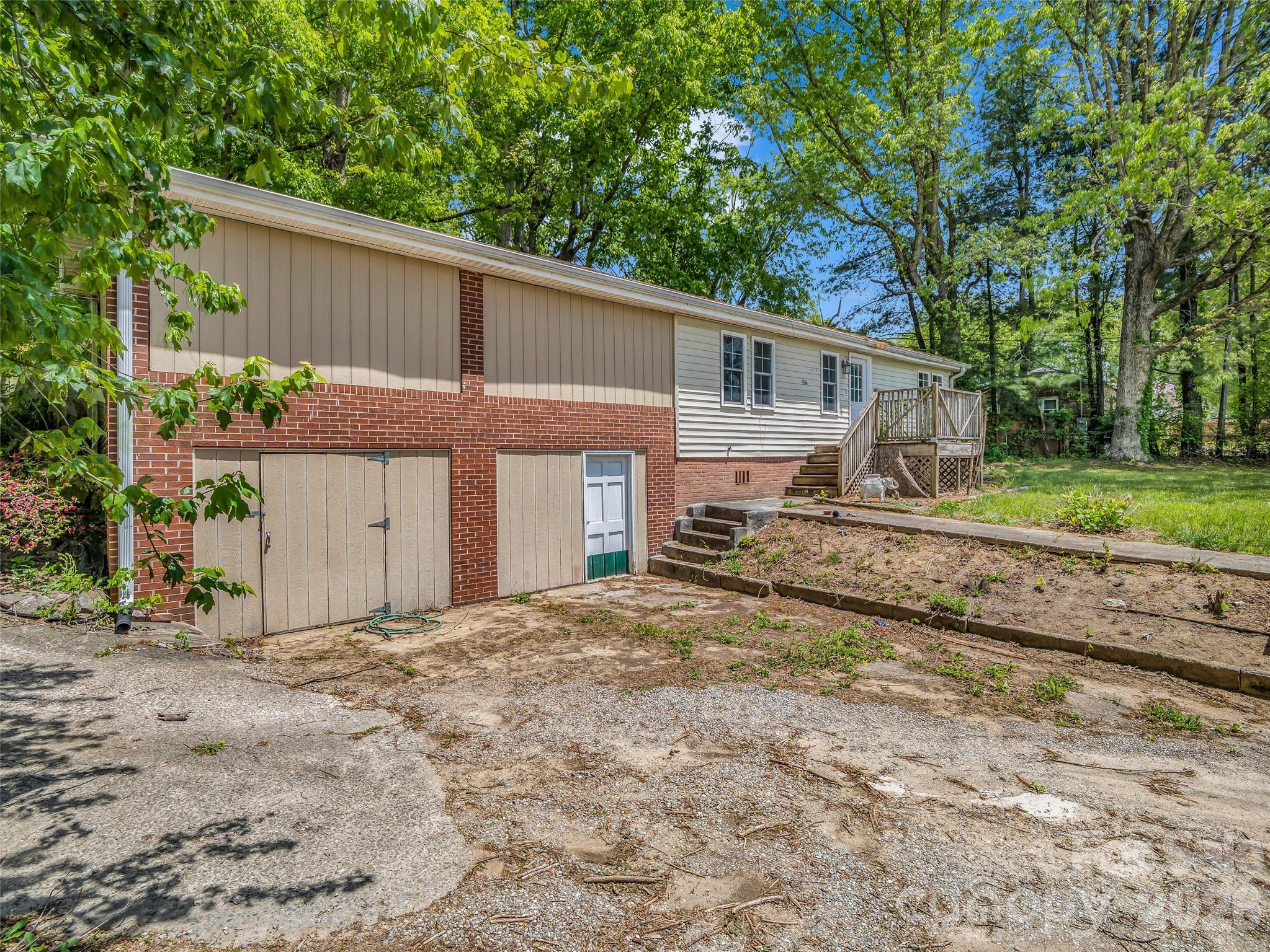 1916 Old Spartanburg Road