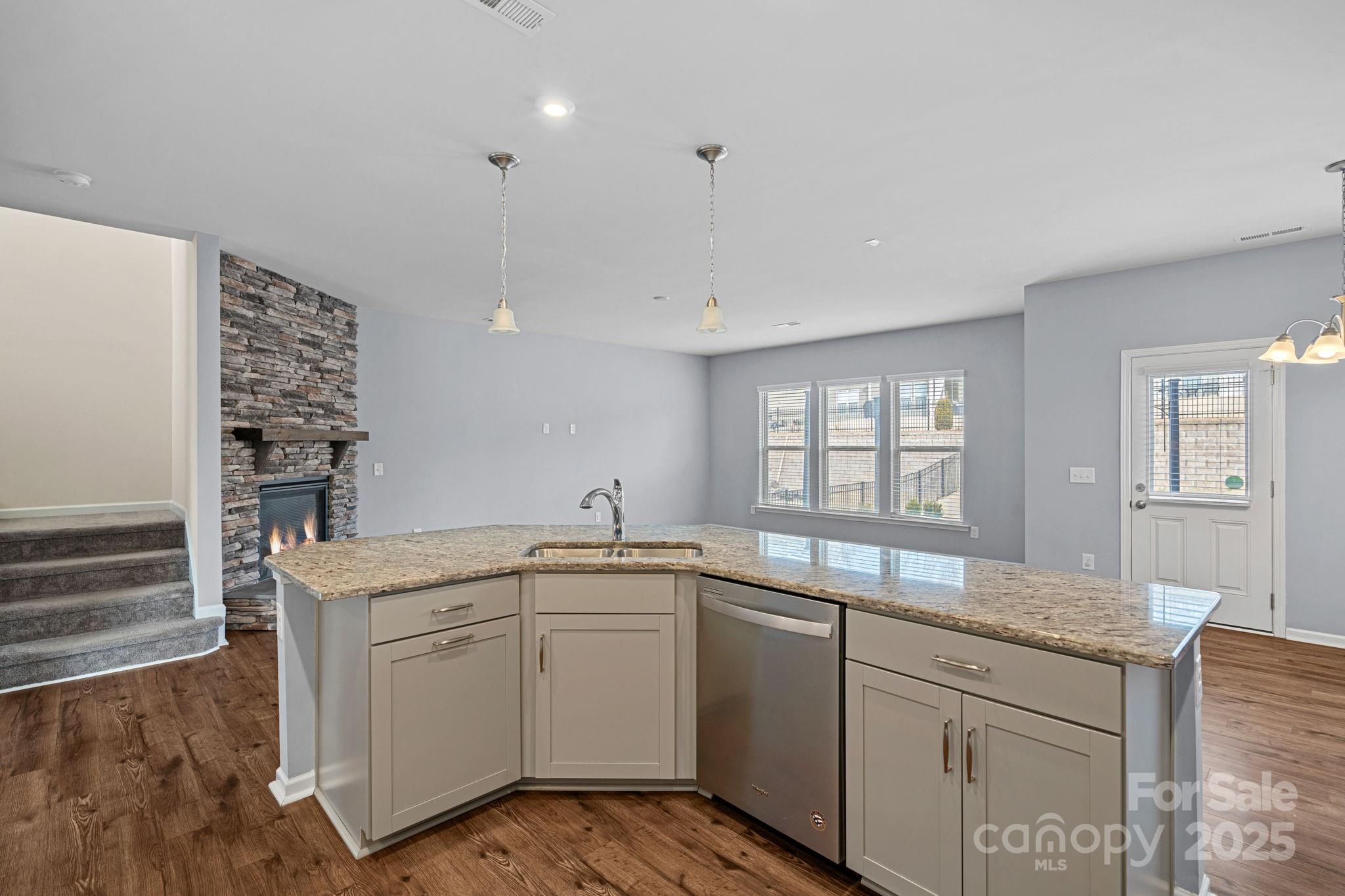 Queensbridge - Residential