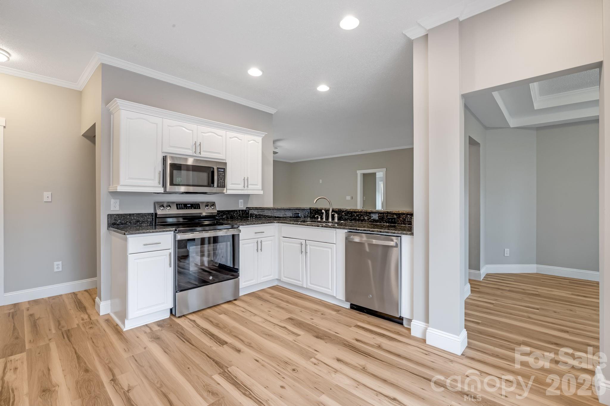 402 Sweetbriar Road N