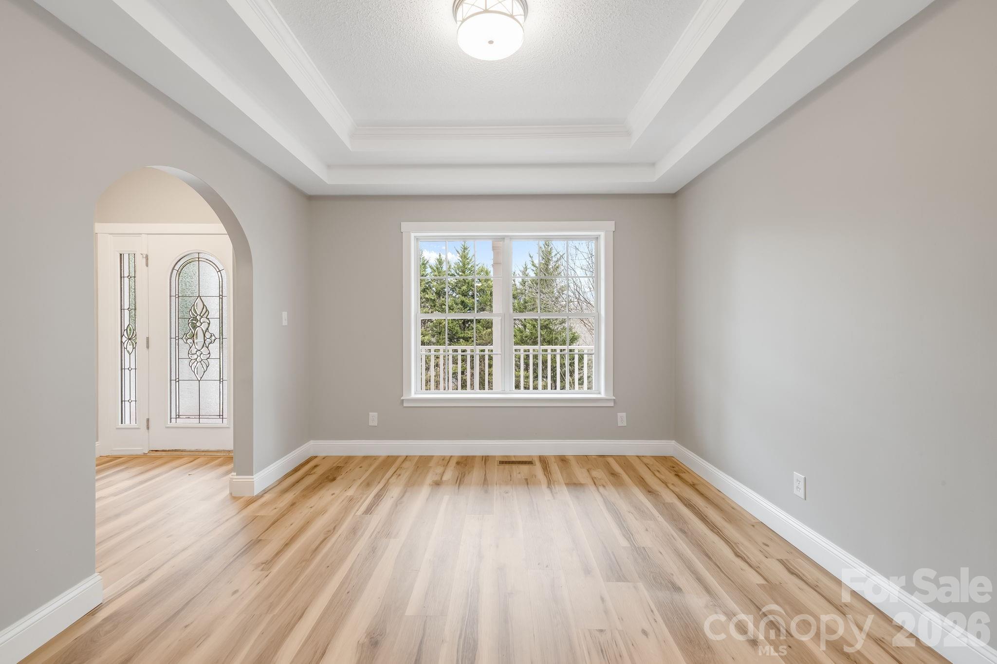 402 Sweetbriar Road N