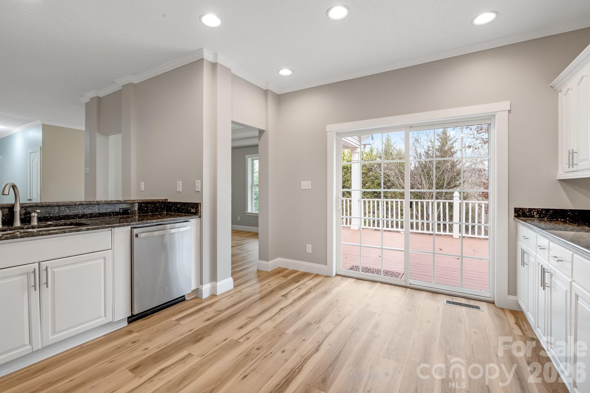 402 Sweetbriar Road N