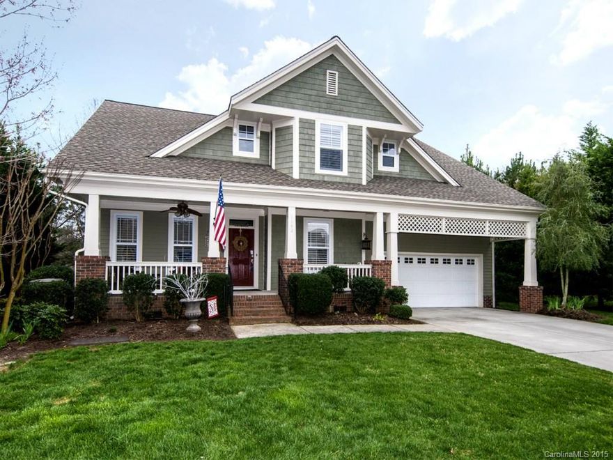 Super Cute Cul-de-Sac Home in the very desirable Lake Shore Community.  This home features an open floor plan, master on the main, fireplace, a great outdoor fireplace, bonus room, living room, dining room, in ground irrigation and an office.  Very close to Tega Cay Elementary and to the walking trails.  Check out this home today it won't last long.