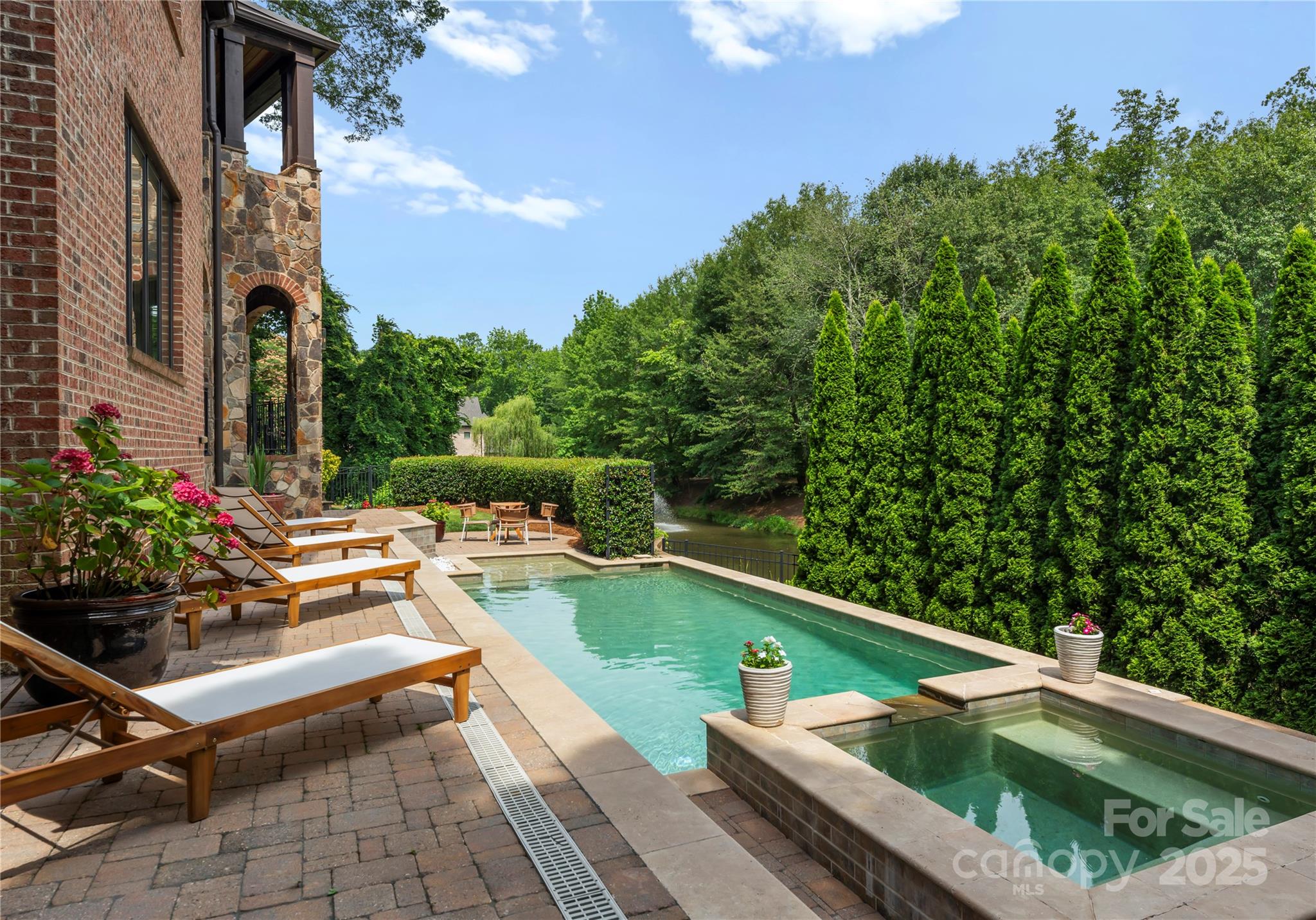 5915 Vidal Lane
