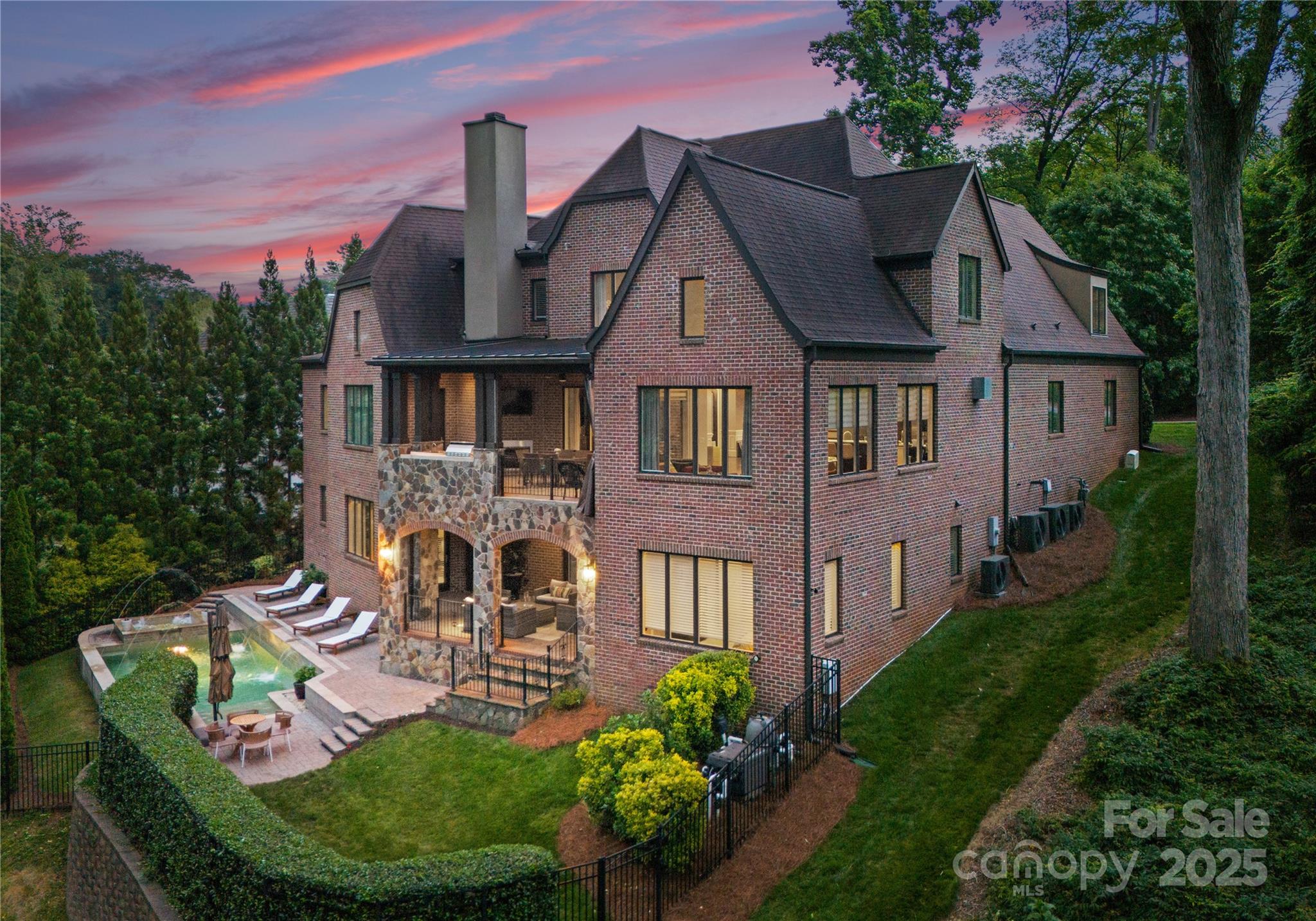 5915 Vidal Lane