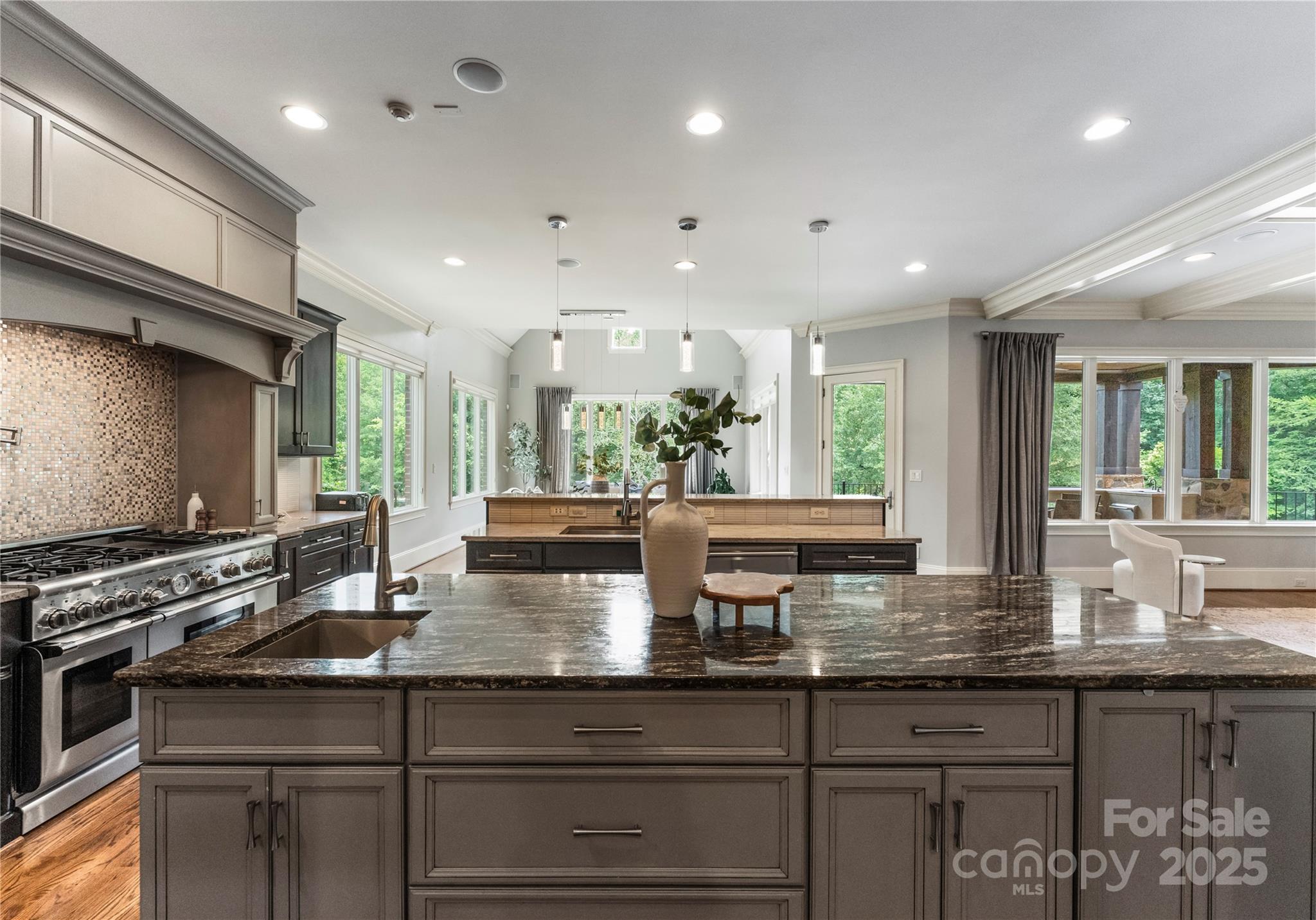 5915 Vidal Lane