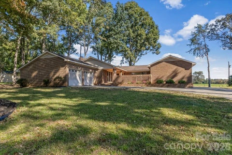 Photo of 2129 Mid Oak Lane, Lincolnton, NC 28092 (MLS # 4436403)
