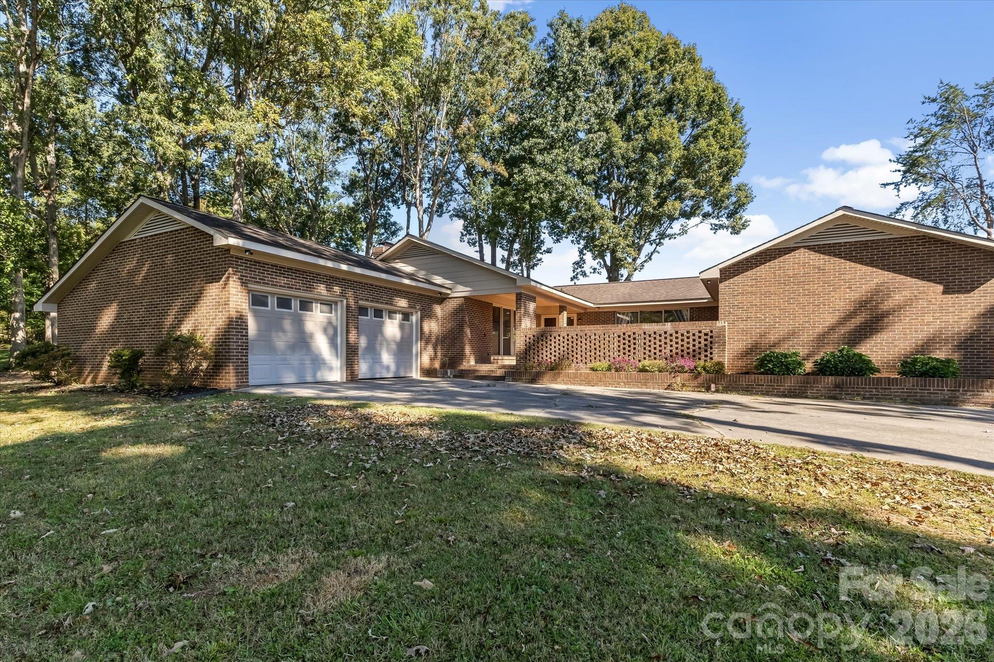2129 Mid Oak Lane