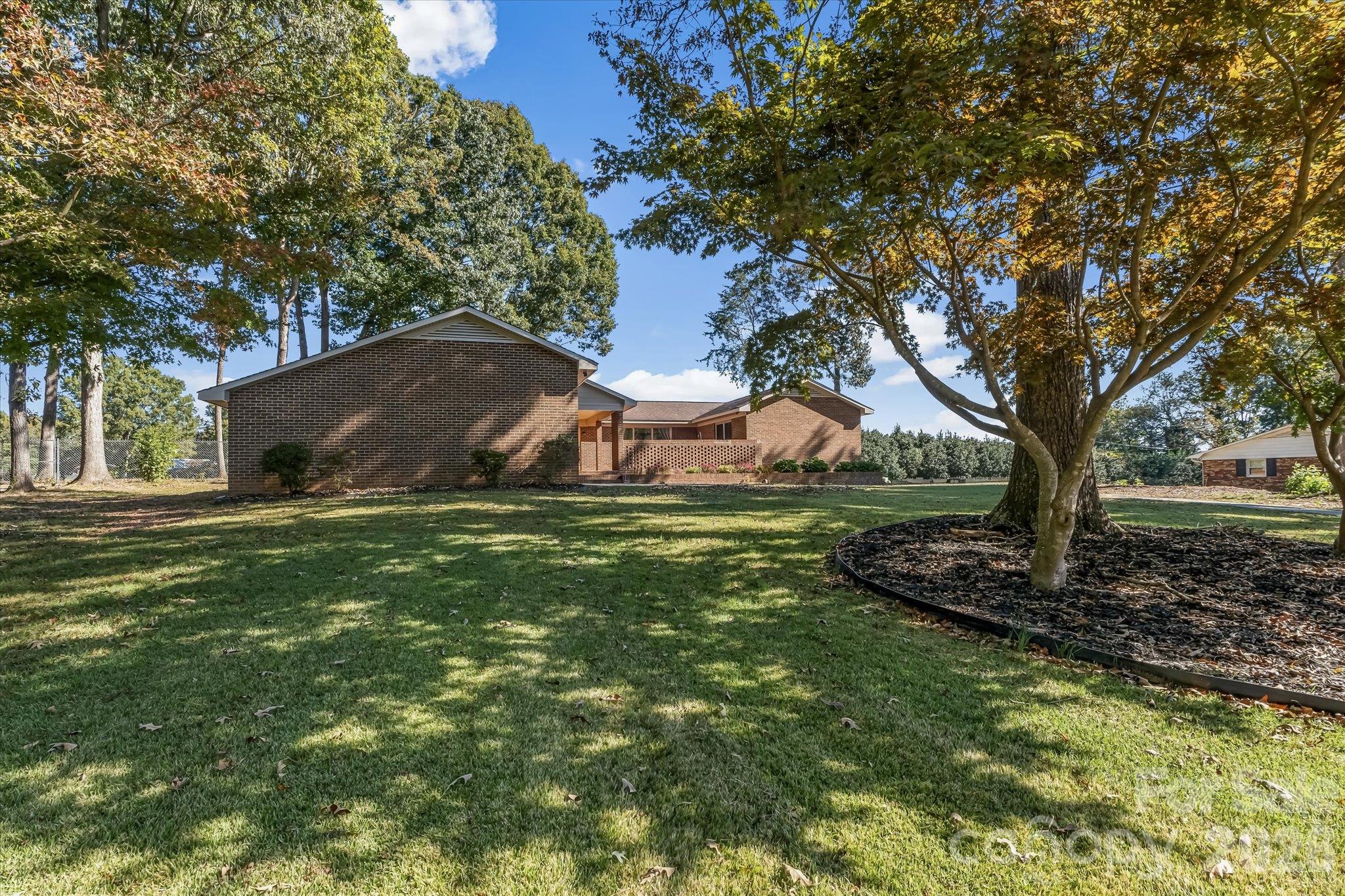2129 Mid Oak Lane