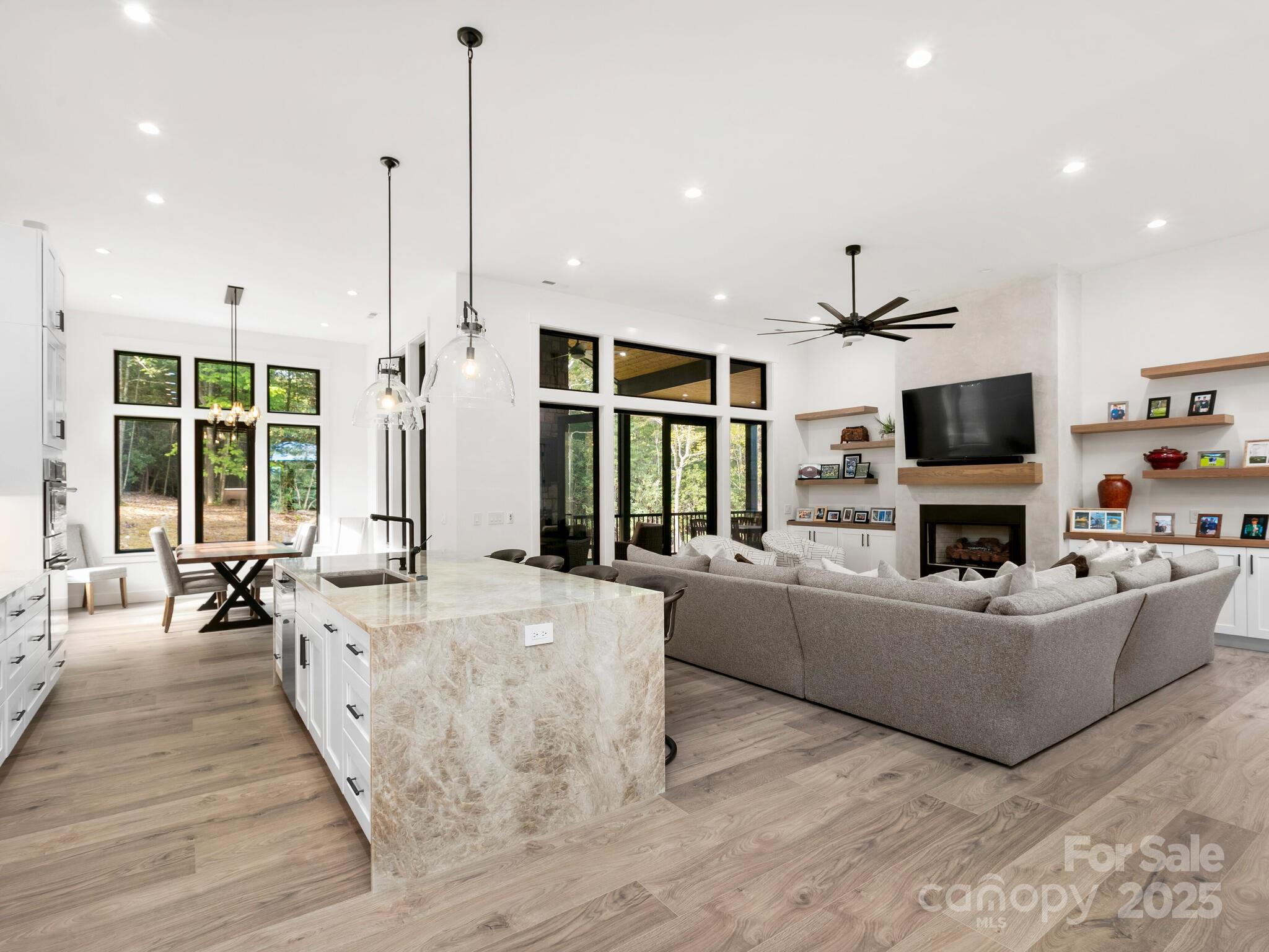 Horse Shoe Cove - Residential