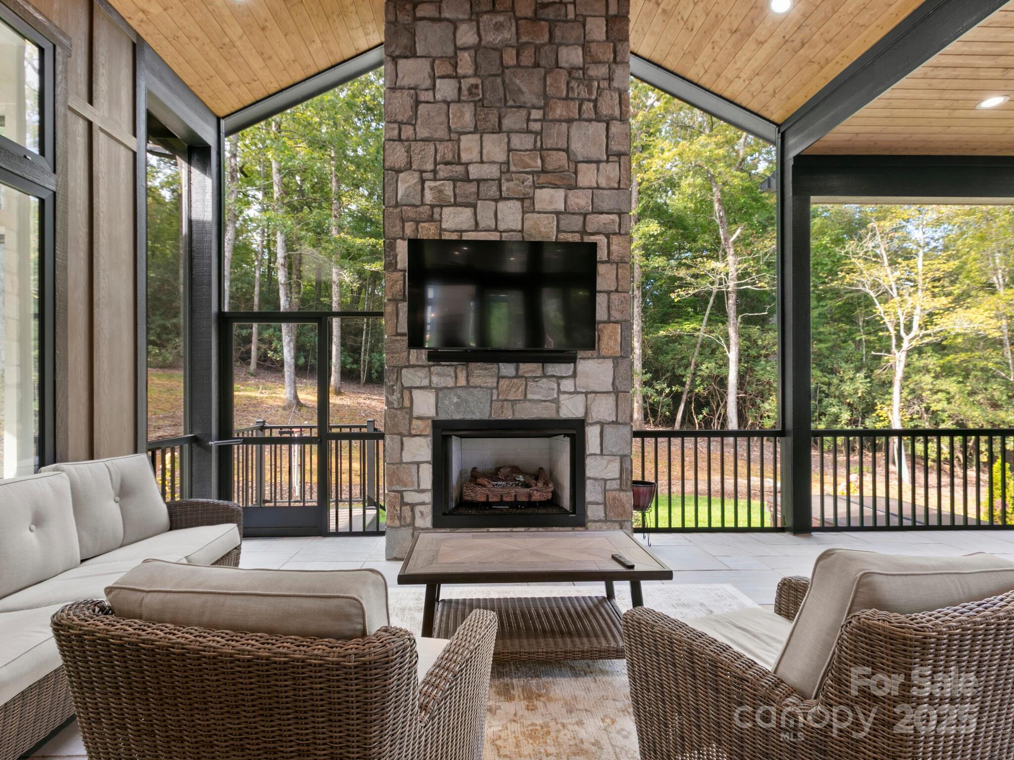 Horse Shoe Cove - Residential