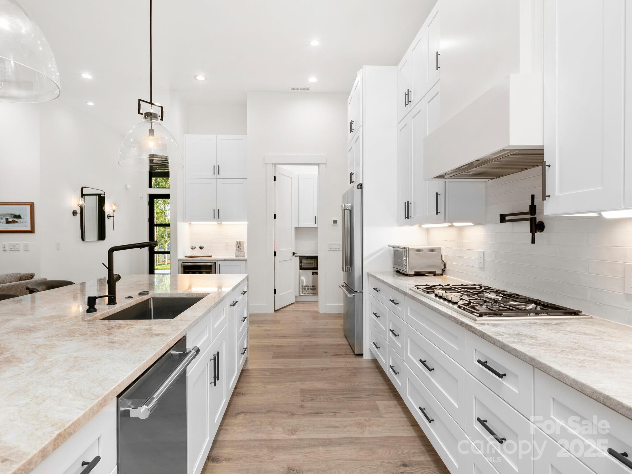 Horse Shoe Cove - Residential