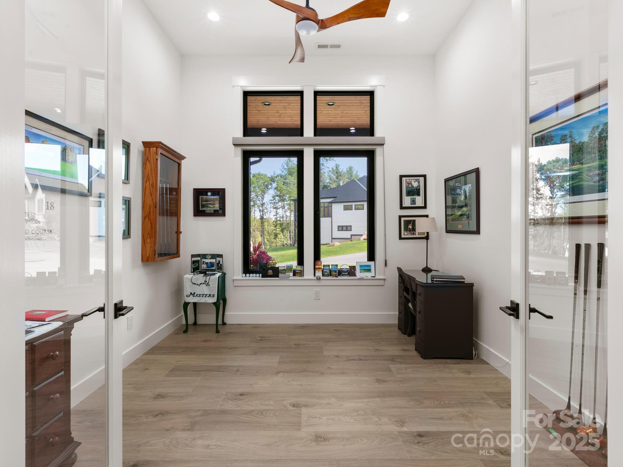 Horse Shoe Cove - Residential