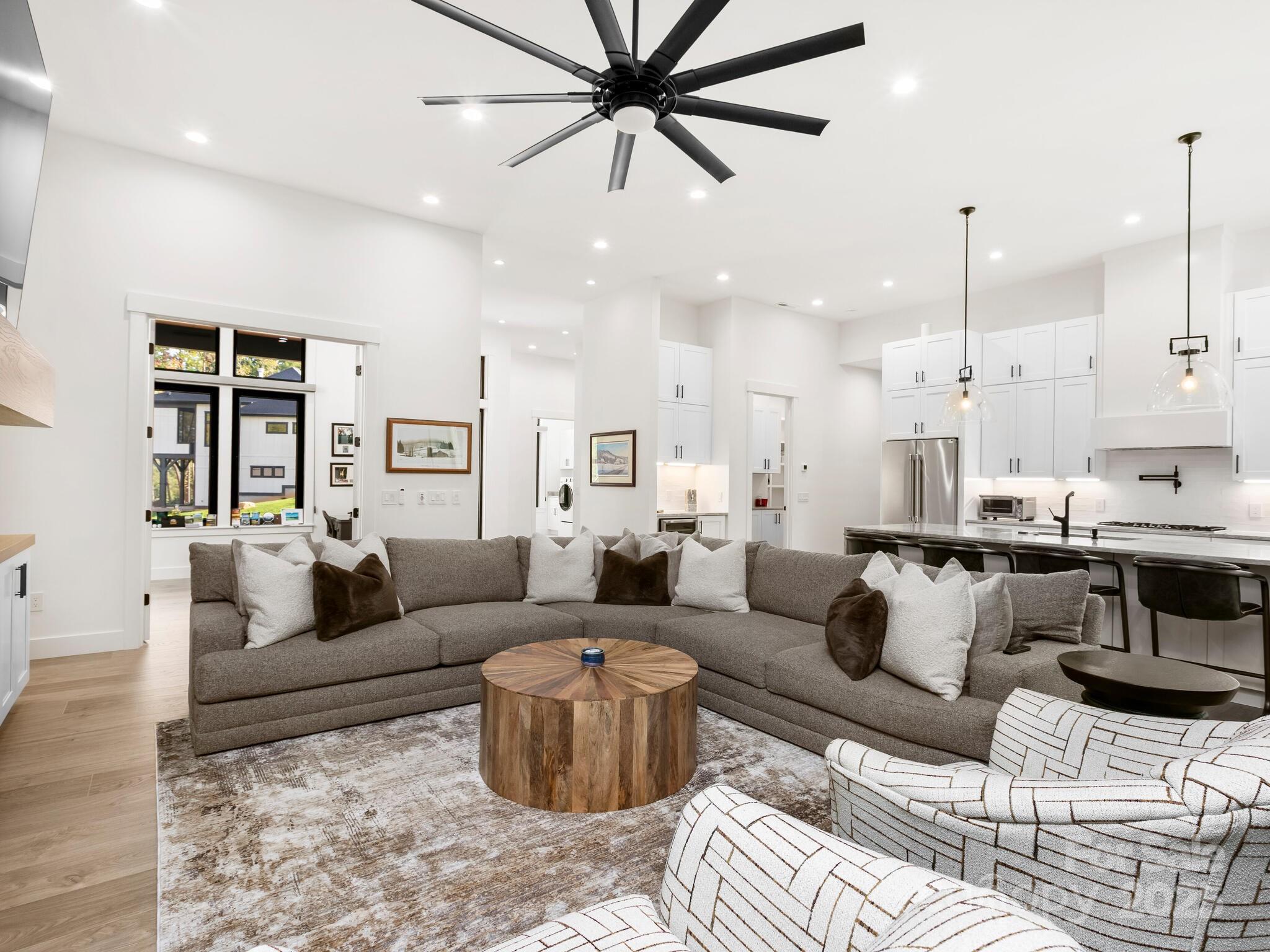 Horse Shoe Cove - Residential