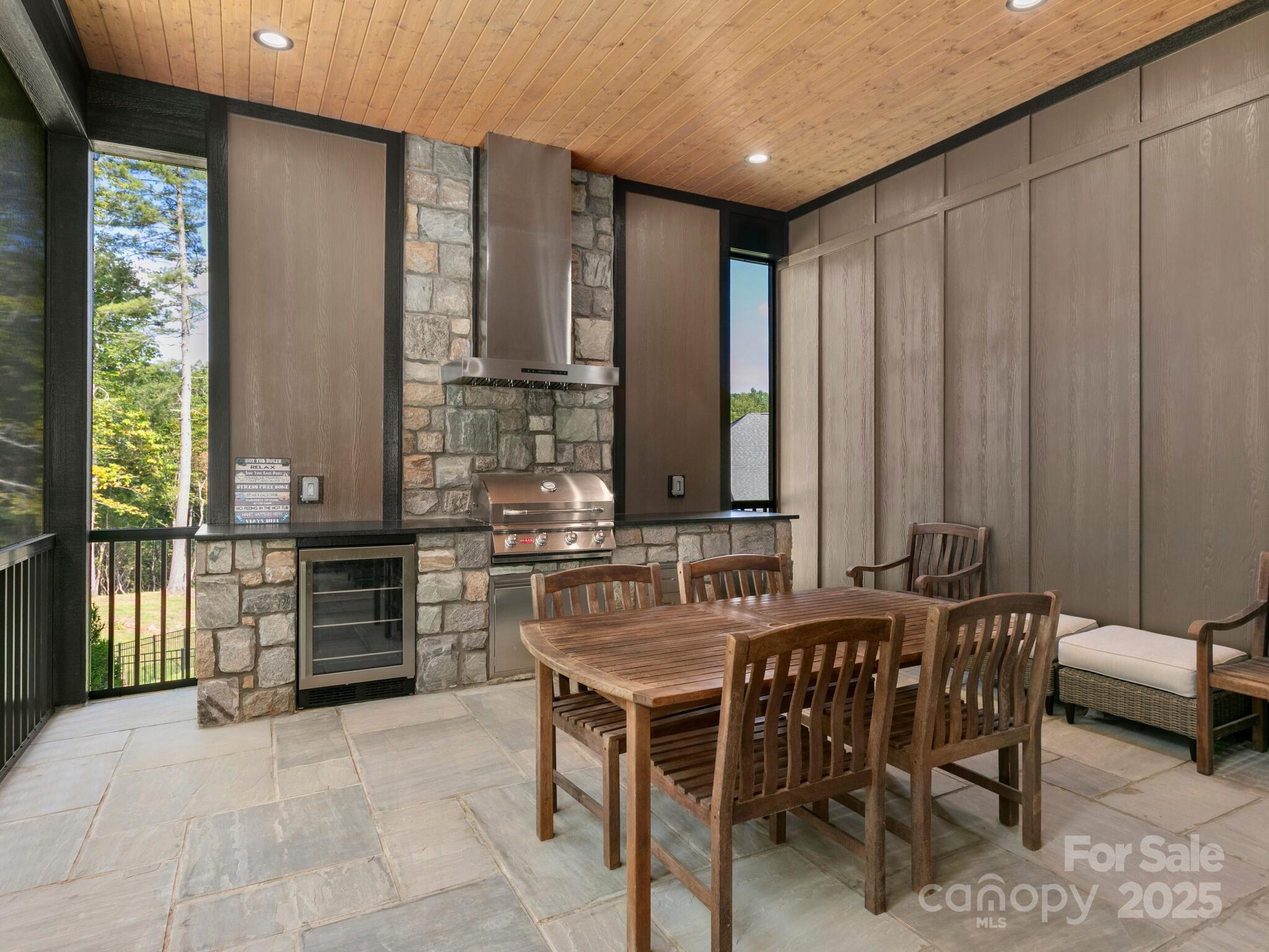 Horse Shoe Cove - Residential