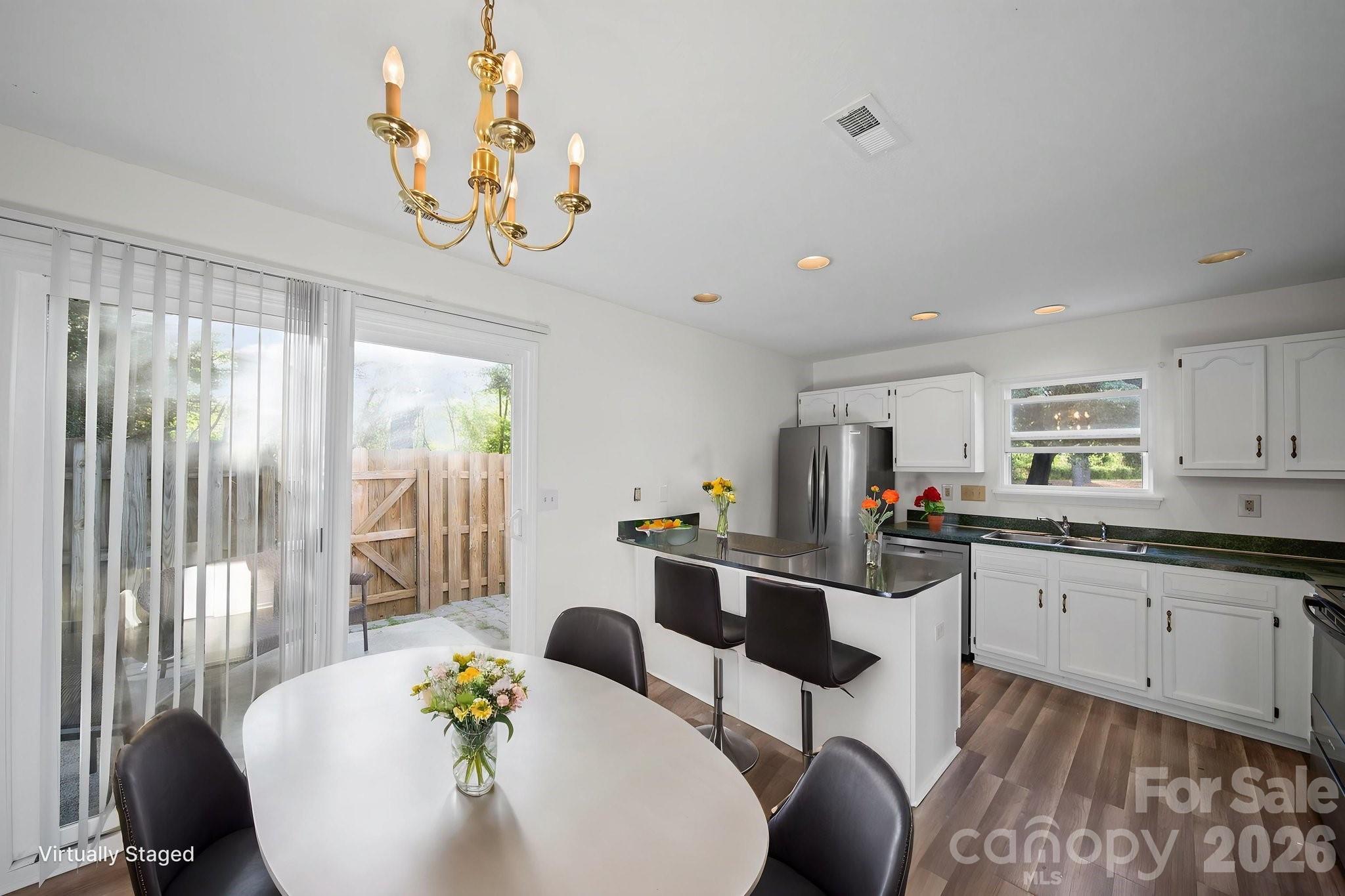 Heathrow on Harris - Residential