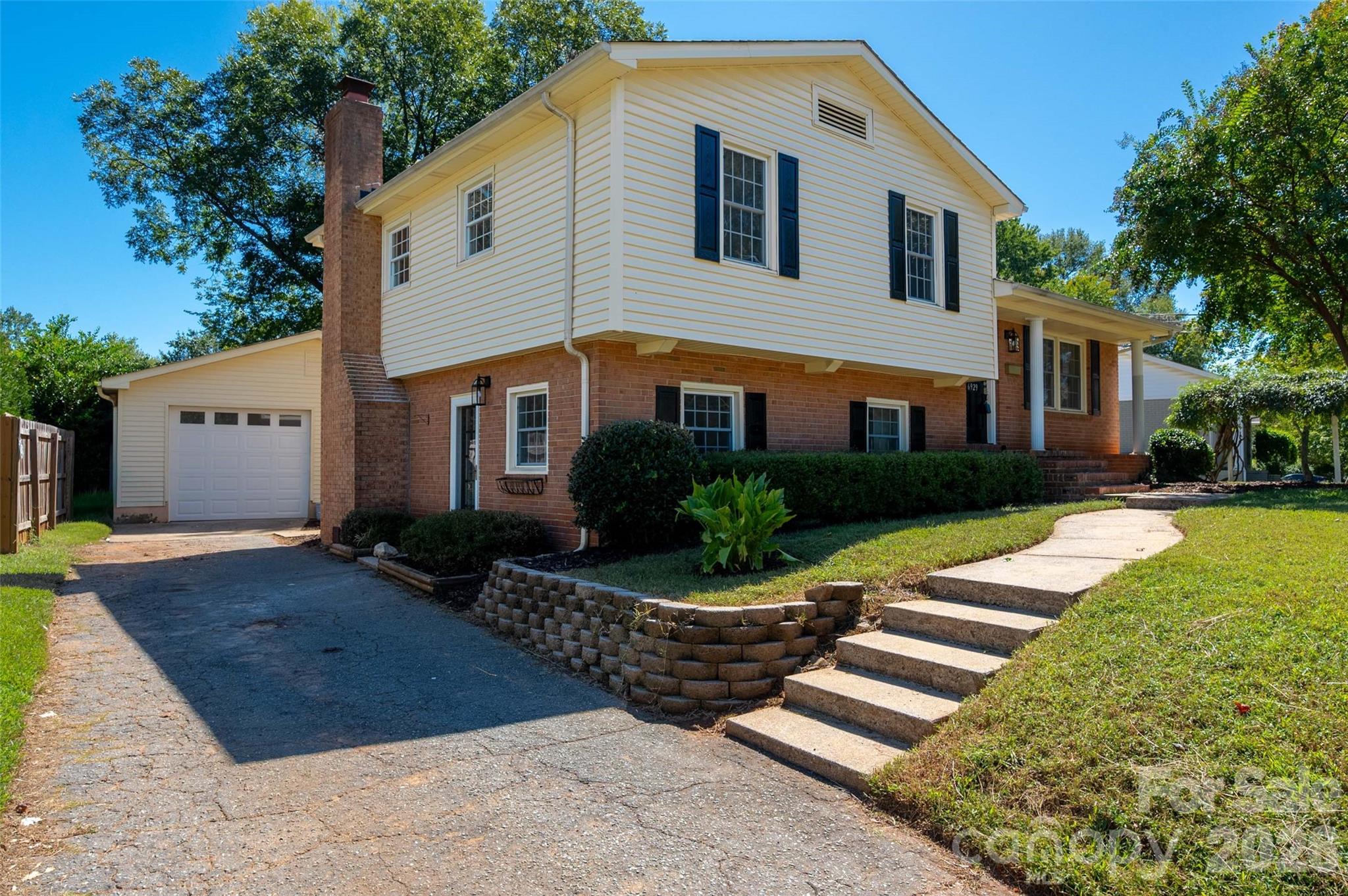 6929 Thorncliff Drive