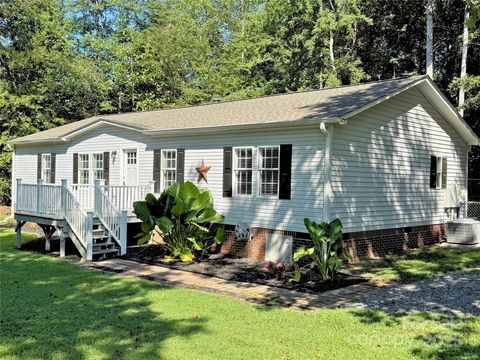 Photo of 3433 Spinner Court, Sherrills Ford, NC 28673 (MLS # 4270712)