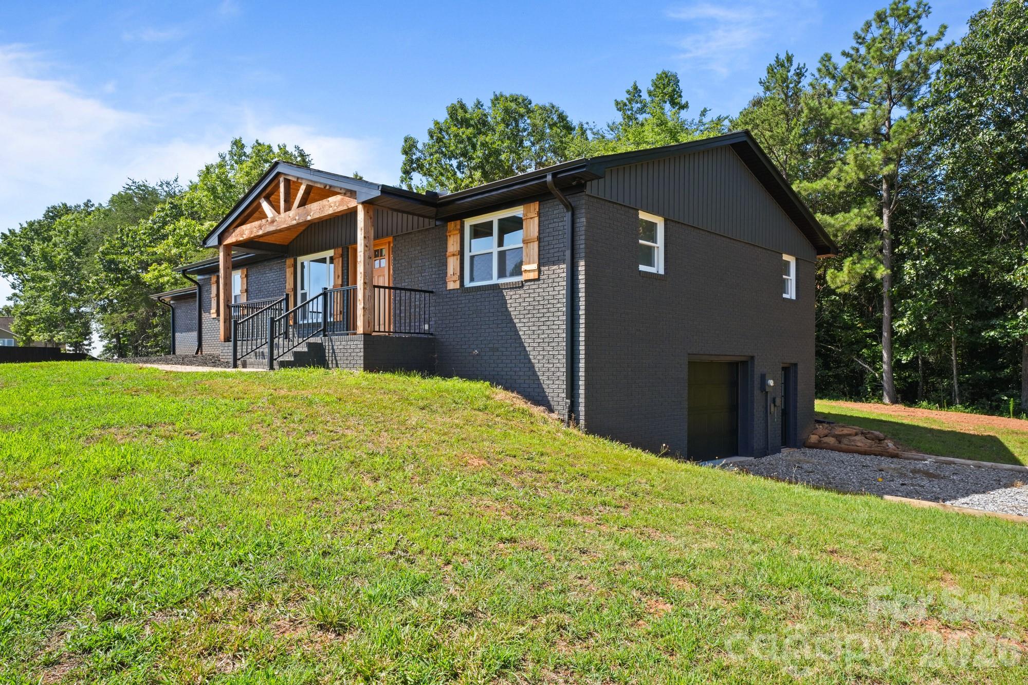 1411 W V Thompson Road