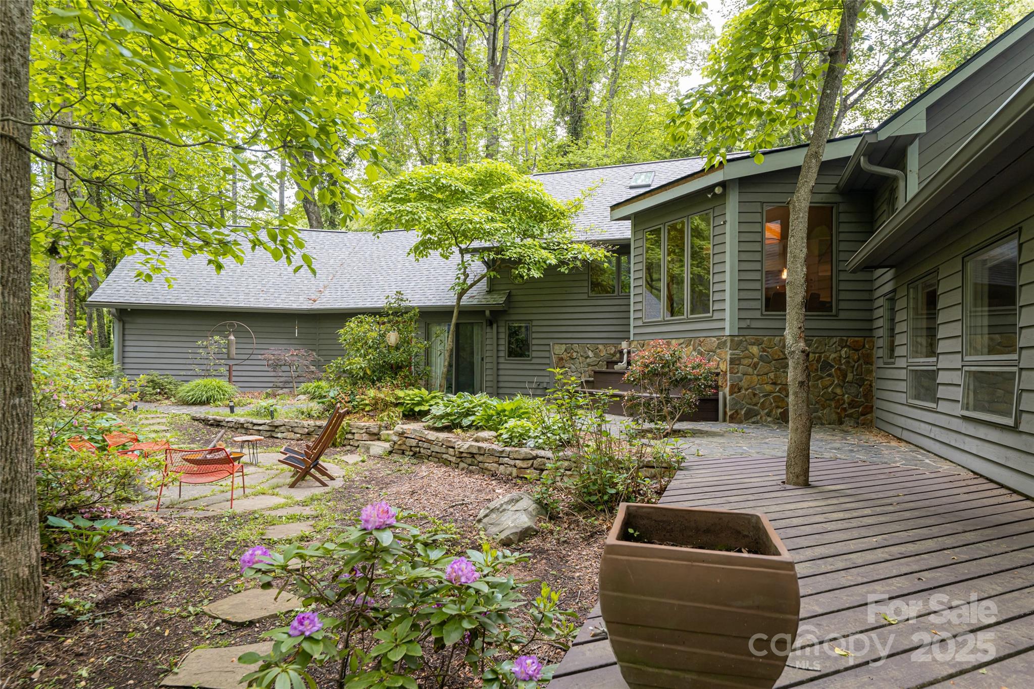 14 Oak Hollow Drive