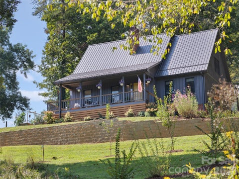 Photo of 641 Scruggs Circle, Canton, NC 28716 (MLS # 4427265)