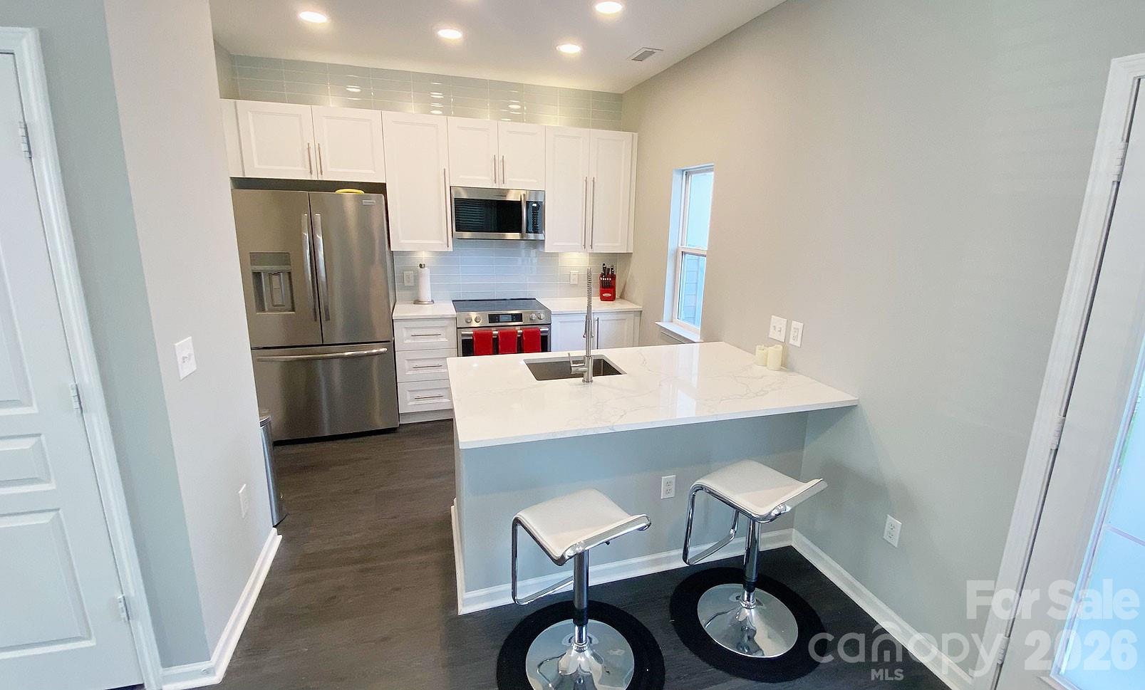 446 W Worthington Avenue