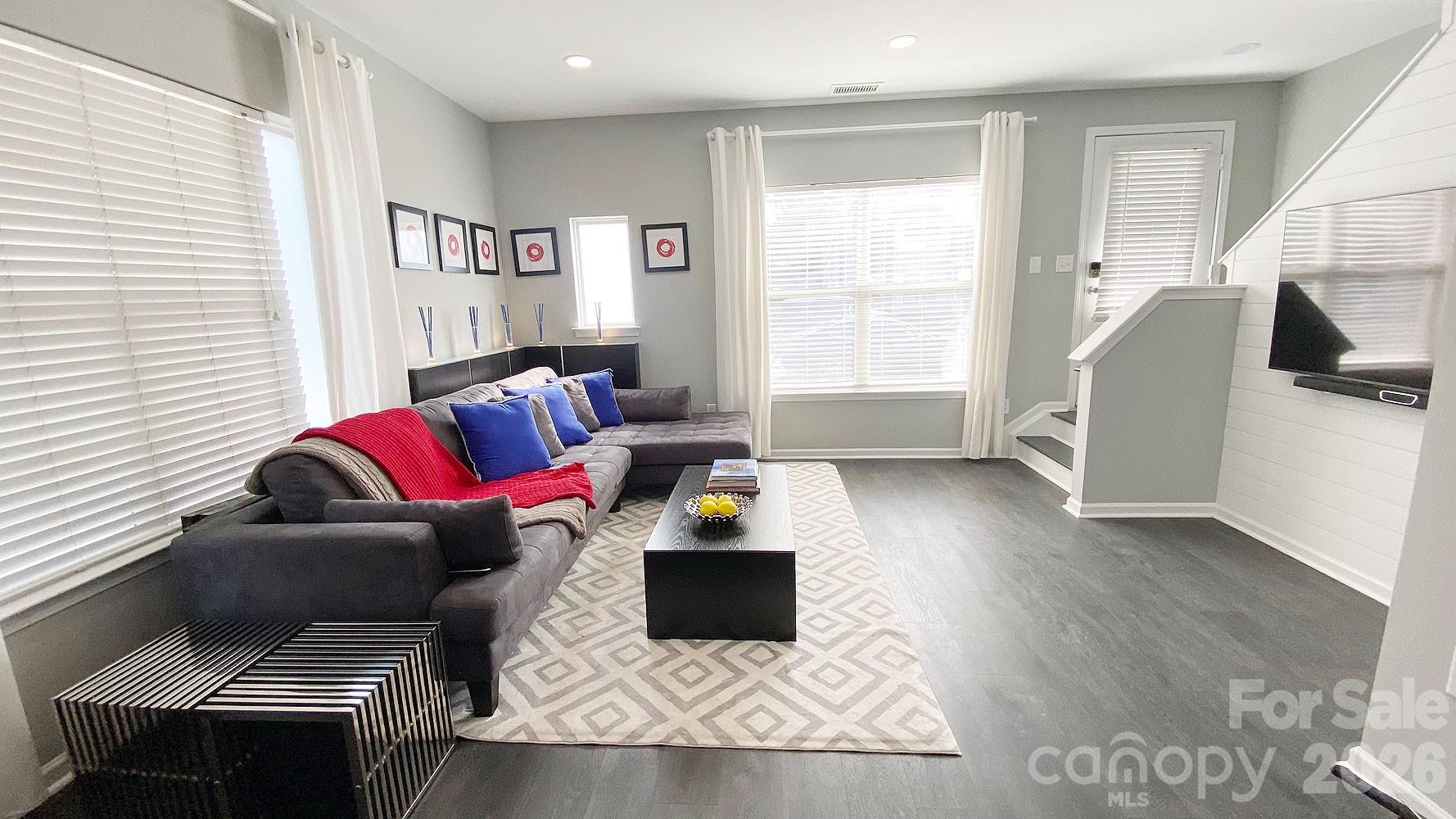 446 W Worthington Avenue