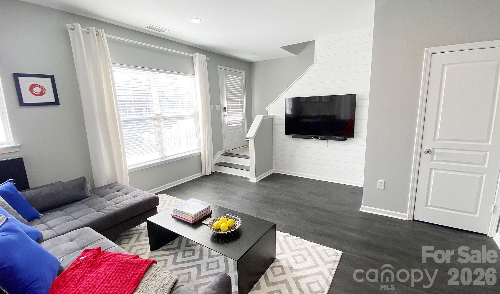 446 W Worthington Avenue