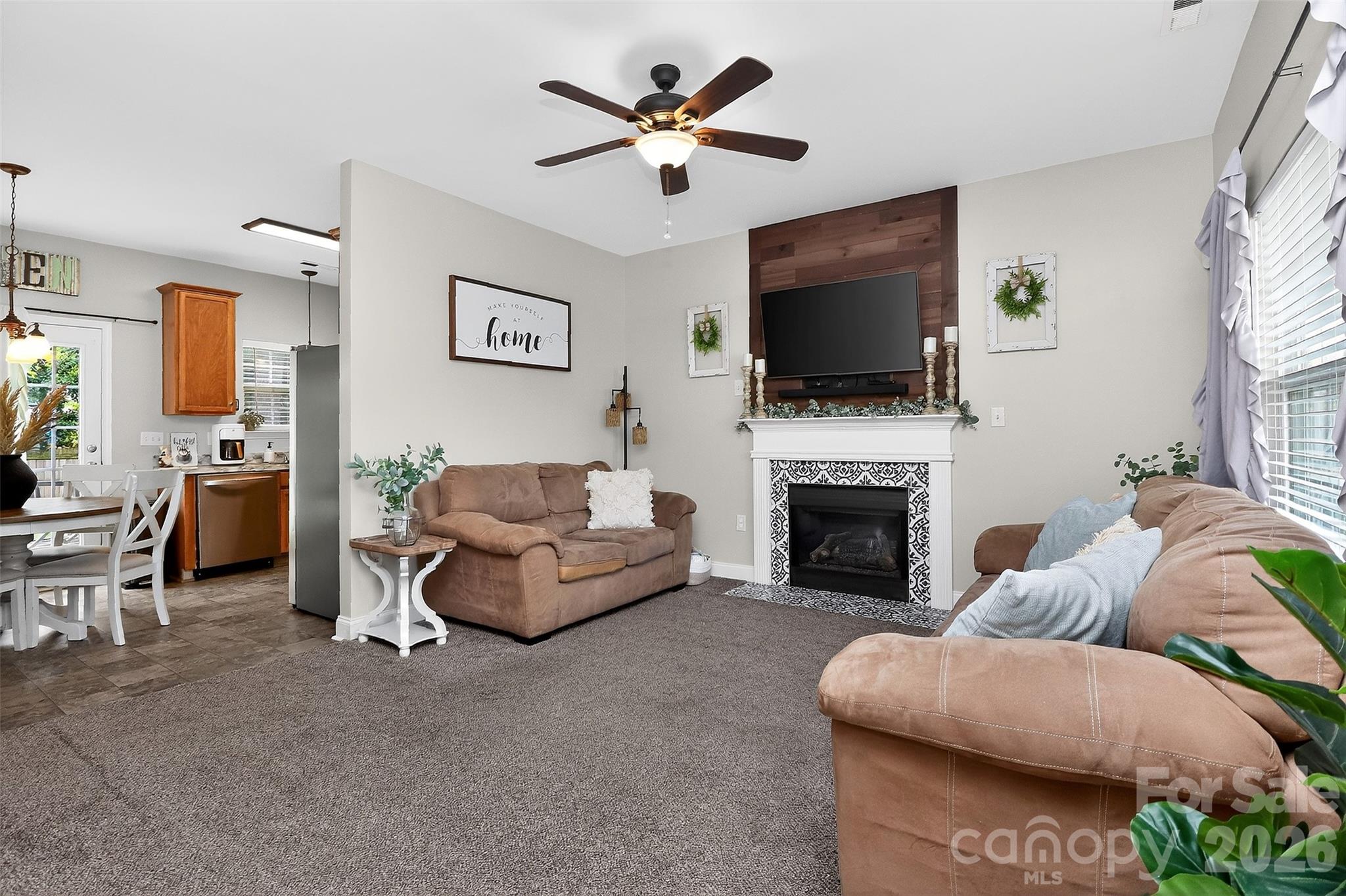 1427 Hollythorn Drive