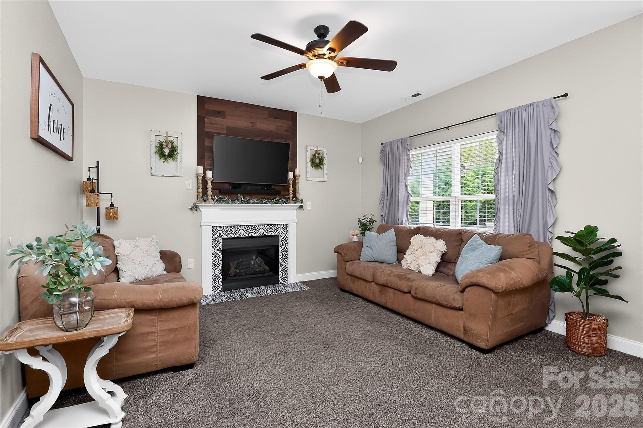 1427 Hollythorn Drive