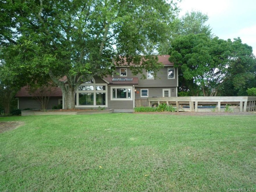 Back On Market due to Buyer's Financing! Spectacular view of golf course & wildlife right in your backyard. Updated w/Neutral colors, New Flooring, & SS appliances. On 1.4 acre,which can be subdivided to build another dream home.Amazing view from Sunroom w/oversized windows and tiled counter bar.Open Kitchen to Sunny Breakfast area w/Skylight.Mini loft w/ custom bookshelves.Vaulted ceiling in Great room w/ wood beam and gas fireplace.dbl tier deck w/ wrap around bench seating. Minutes off Hwy 77