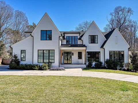 Photo of 500 Chillingworth Lane, Charlotte, NC 28211 (MLS # 4300937)