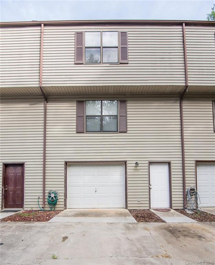 Townhome convenient to I-77 and shopping! One car garage and bonus room/4th bedroom on basement level. Main floor has a laundry room, breakfast/dining area, great room, kitchen, 1/2 bath, deck. Three bedrooms are on the 3rd level. No HOA!