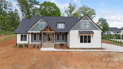 Photo of 135 Westview Drive, Hendersonville, NC 28791 (MLS # 4226681)