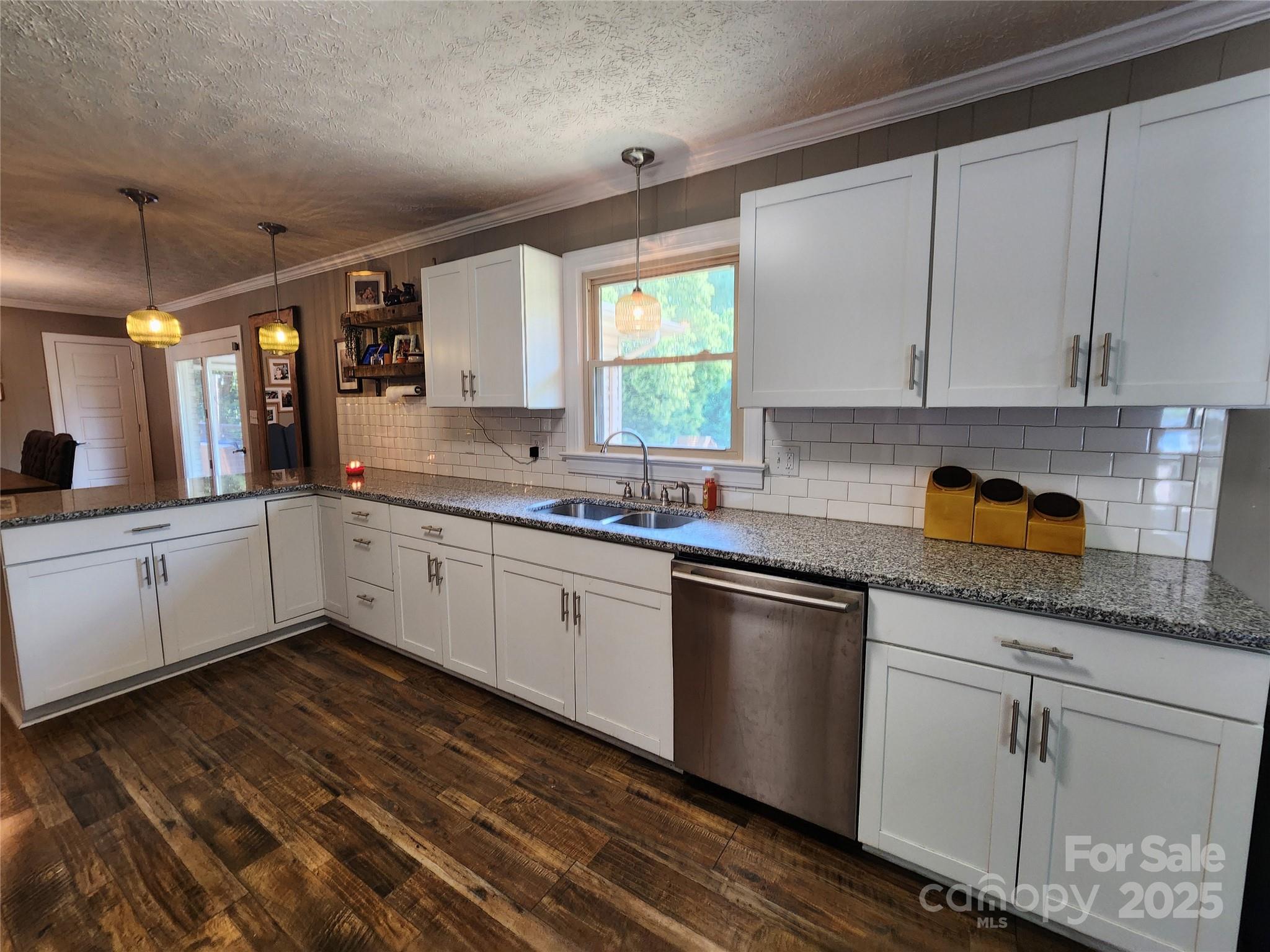 4022 Lynn Circle