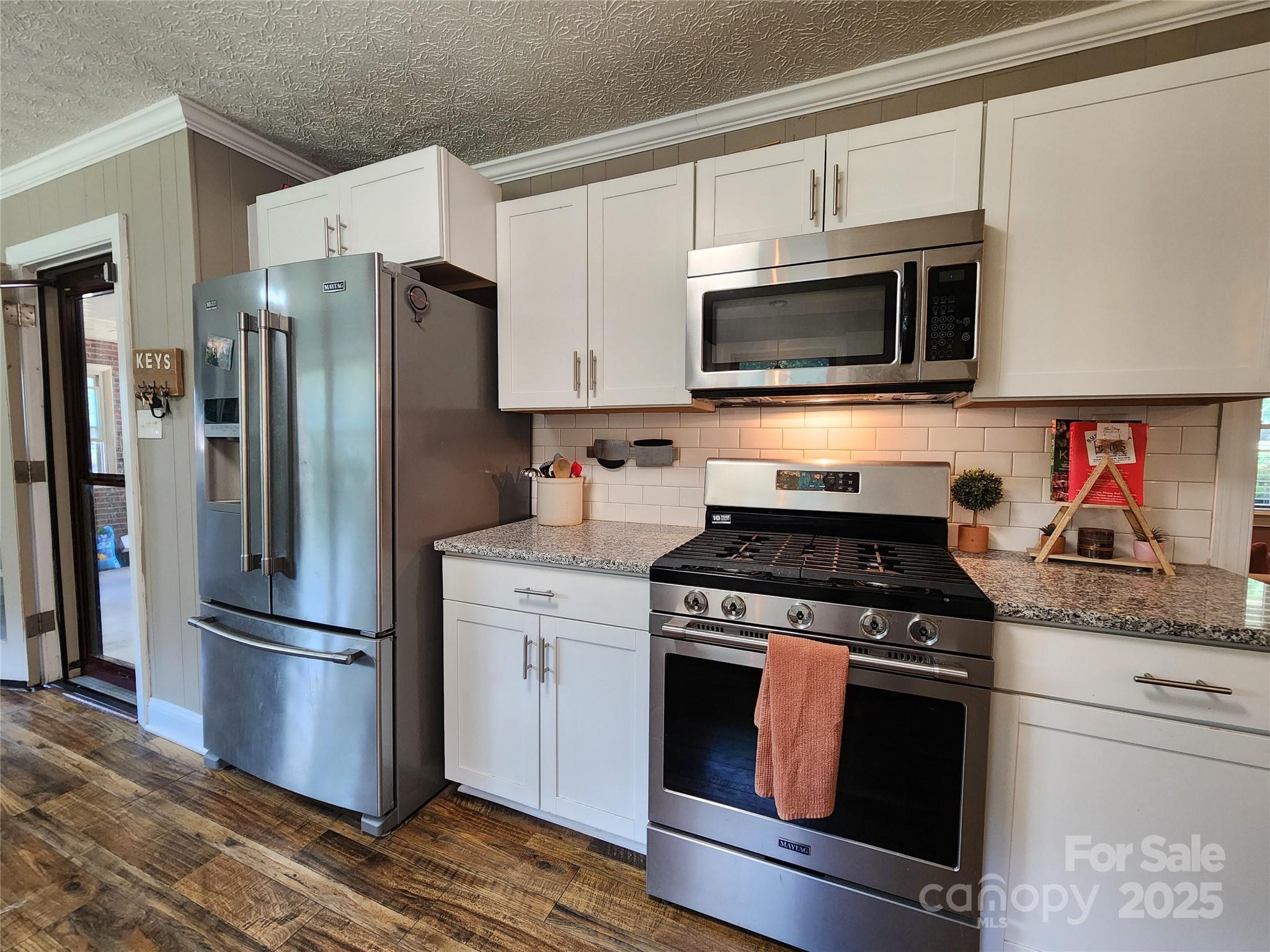 4022 Lynn Circle