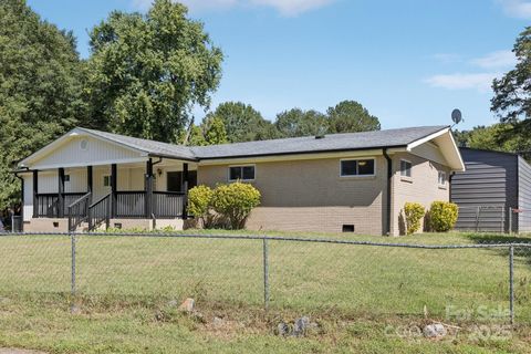 1024 Old Mountain View Road Mount Holly NC 28120