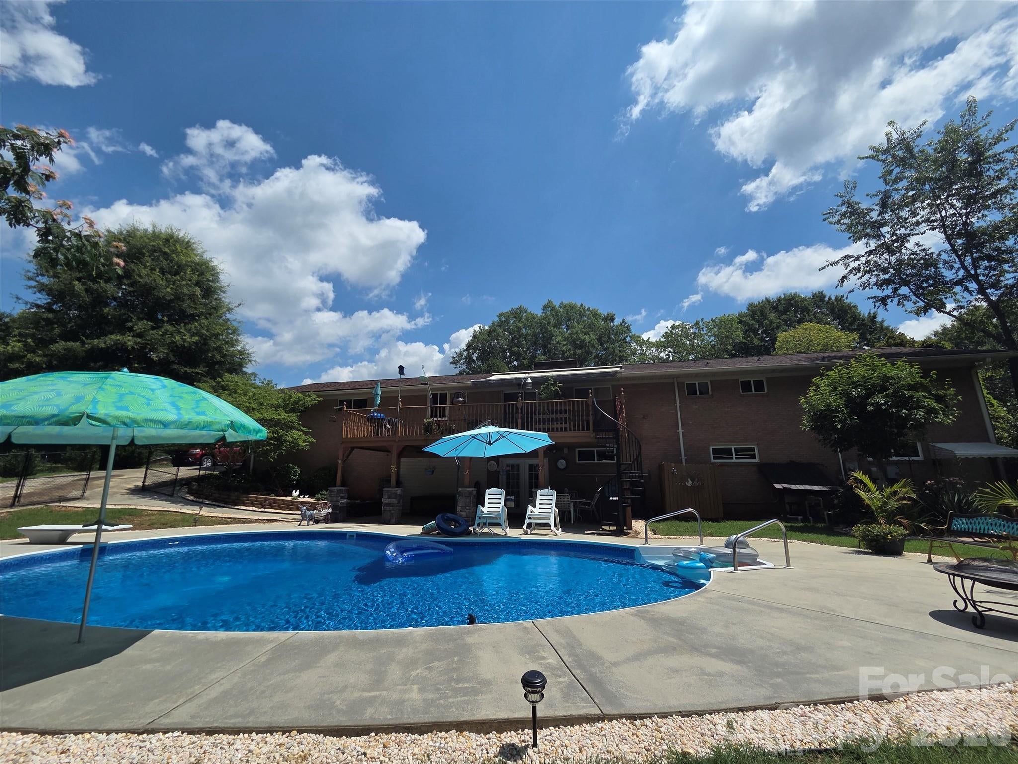 2413 Wedgewood Drive
