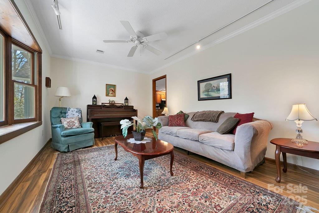 207 Aberdeen Lane