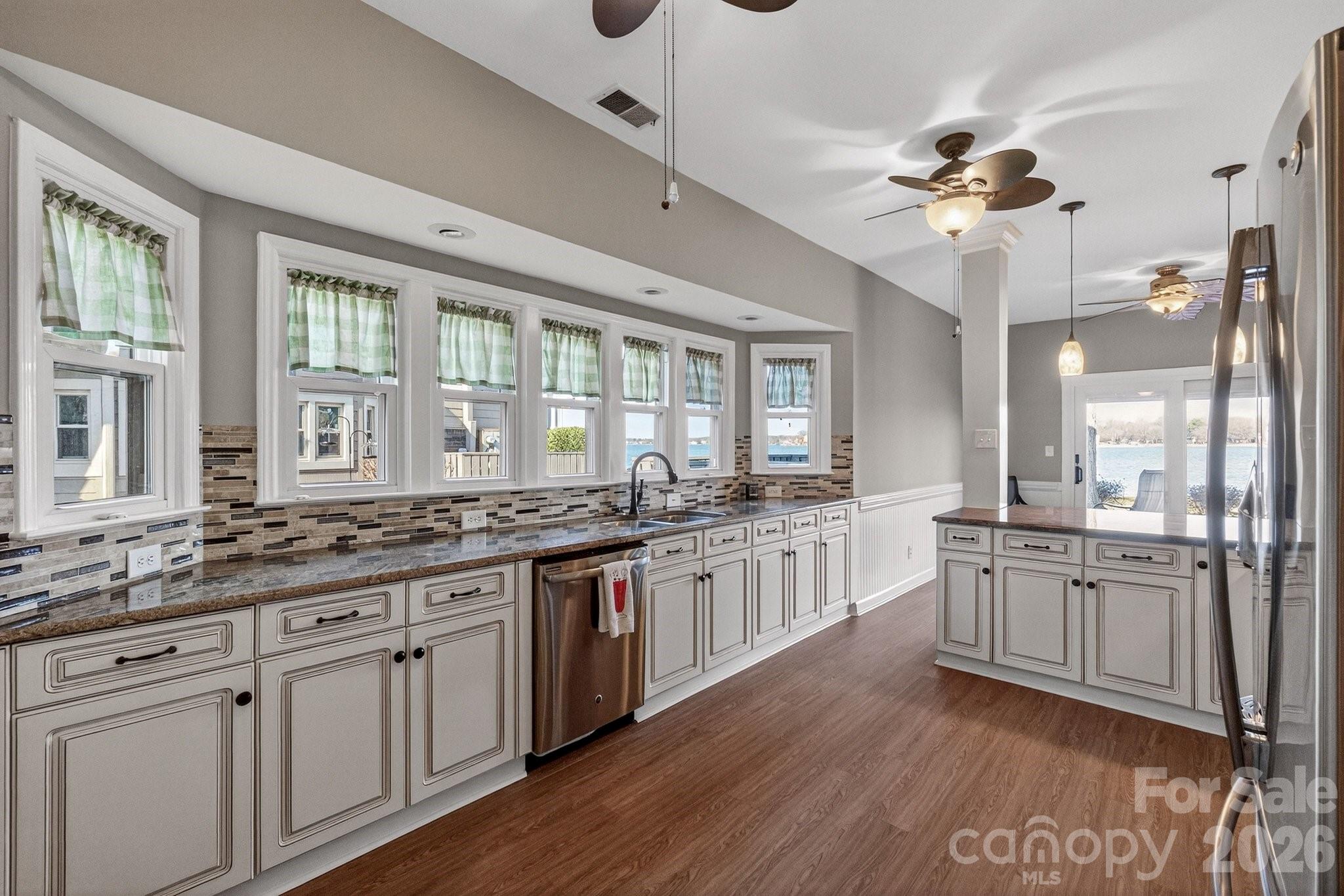 18525 Vineyard Point Lane