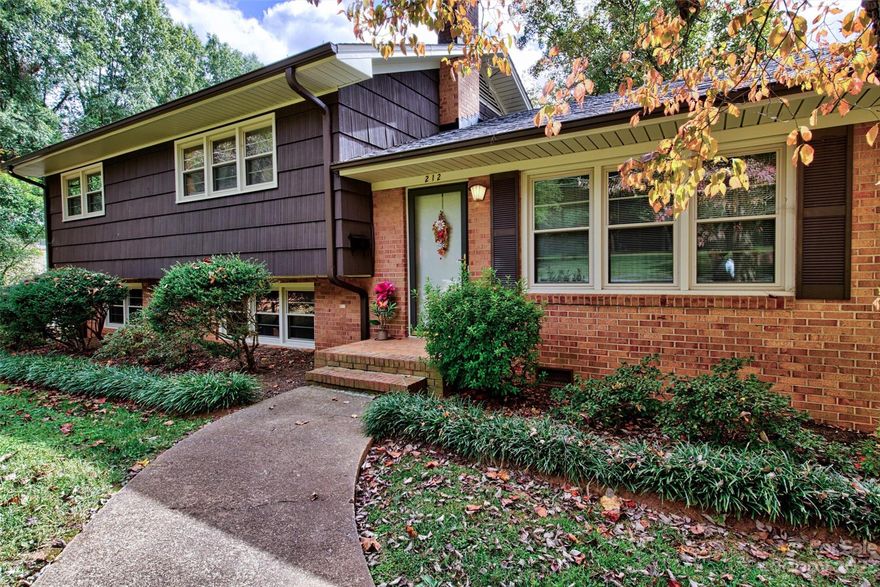 Motivated Seller! Located in the desirable neighborhood of L'echo Park! A beautiful backyard with a natural stream. Wonderful for outdoor family adventures! This 3 bedroom, 2 bath home is ready for your family to make a lifetime of memories!
The upper level offers 3 bed rooms and a full bath.  The kitchen and dining room are located on the main level.  Family friendly den with gas logs is located on the lower level.  Call today for a showing of this home!