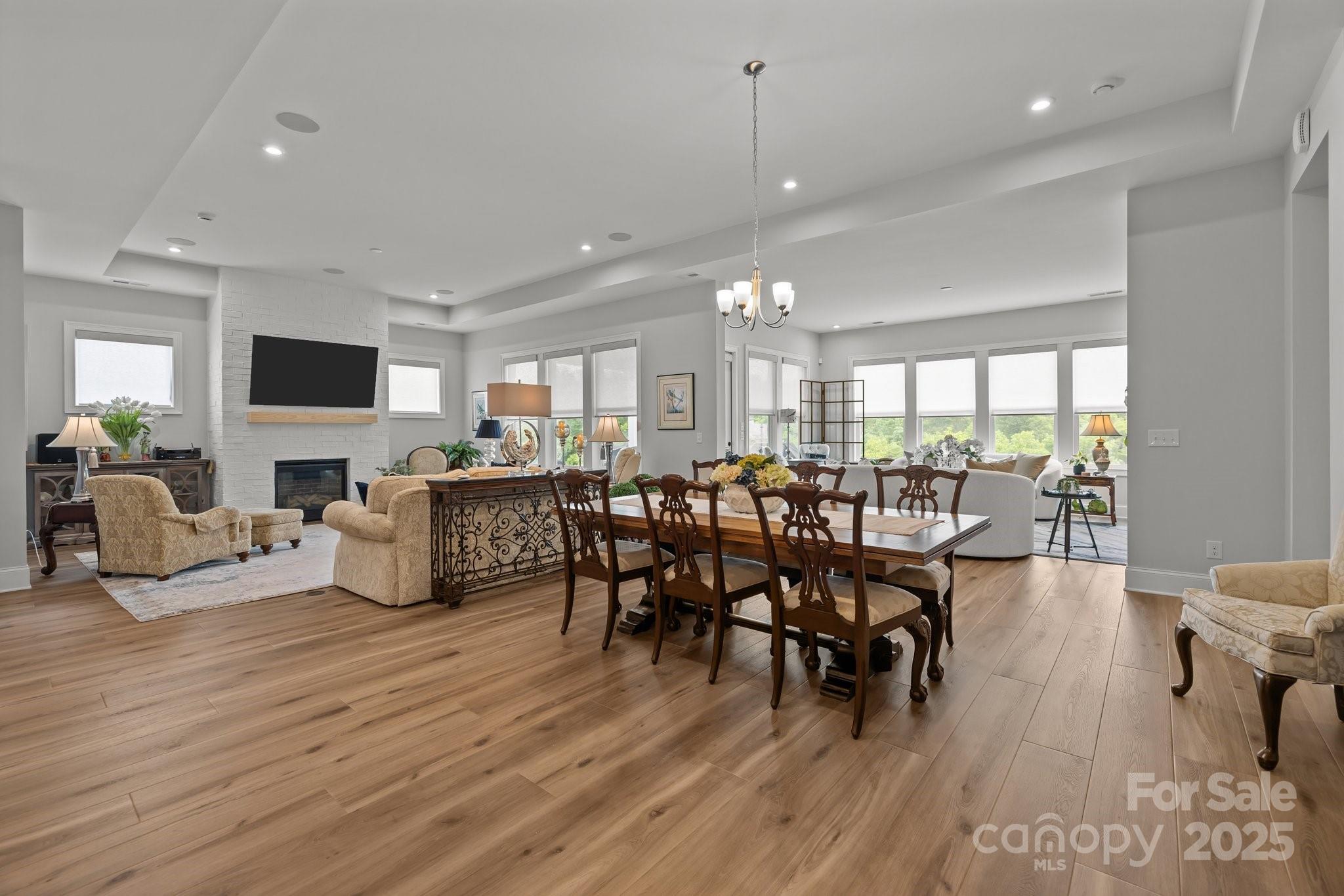 7010 Brush Creek